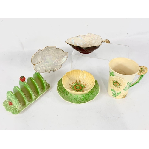 441 - 4 pieces of vintage Carlton Ware and a Beswick pottery toast rack.