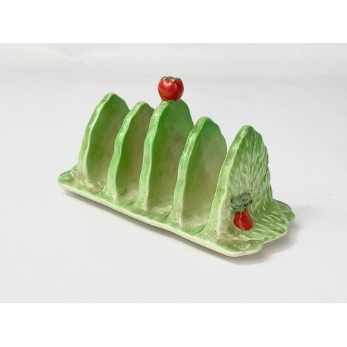 441 - 4 pieces of vintage Carlton Ware and a Beswick pottery toast rack.