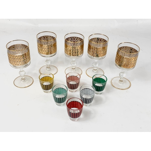 442 - 2 sets of vintage crystal drinking glasses. A set of 6 French tartan pattern shot glasses and a set ... 