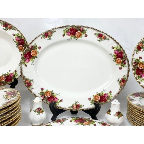 467 - 32 pieces of Royal Albert Old Country Roses dinner ware. 6 large salad plates 24cm, 12 large sandwic... 