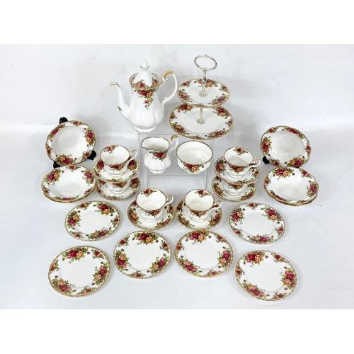 468 - A 28 piece Royal Albert Old Country Roses coffee set. Cakestand 25cm, coffee pot 25cm. 6 cups and 6 ... 