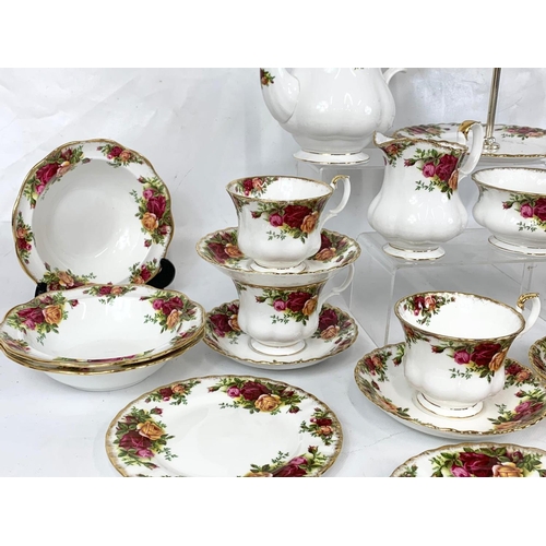 468 - A 28 piece Royal Albert Old Country Roses coffee set. Cakestand 25cm, coffee pot 25cm. 6 cups and 6 ... 