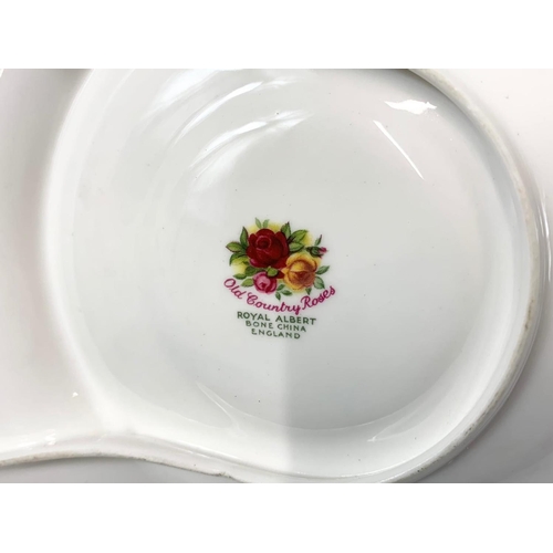 472 - 16 Royal Albert Old Country Roses tea ware.