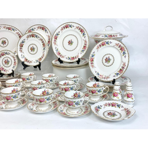 488 - A 97 piece Royal Grafton “Malvern” tea and dinner set. 5 dinner plates 27cm, 7 dinner plates 25cm, a... 