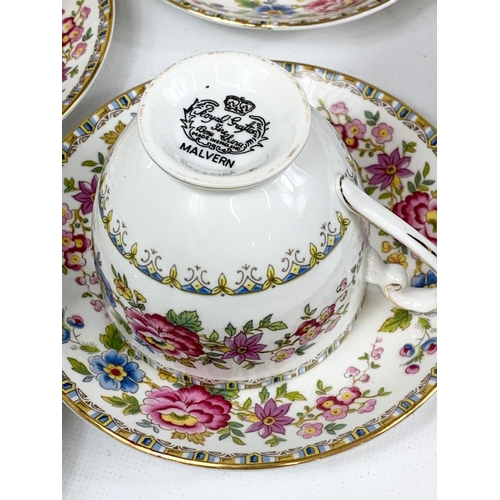 488 - A 97 piece Royal Grafton “Malvern” tea and dinner set. 5 dinner plates 27cm, 7 dinner plates 25cm, a... 