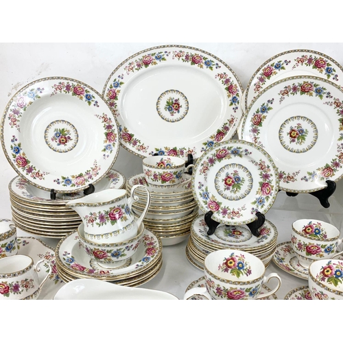 488 - A 97 piece Royal Grafton “Malvern” tea and dinner set. 5 dinner plates 27cm, 7 dinner plates 25cm, a... 