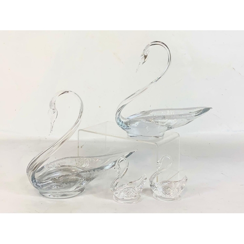 522 - 2 pairs of Tipperary crystal swans. Largest 18 x 18cm.