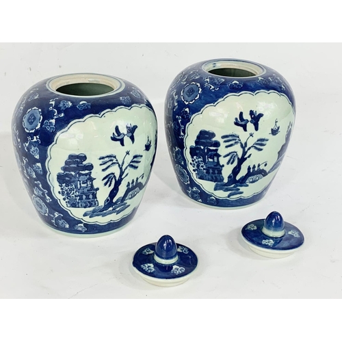 526 - A pair of early 20th century Chinese import ginger jars with lids. Circa 1900-1920. 16 x 19.5cm.