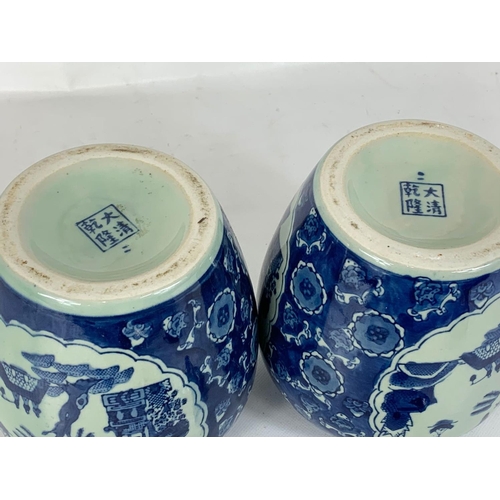 526 - A pair of early 20th century Chinese import ginger jars with lids. Circa 1900-1920. 16 x 19.5cm.