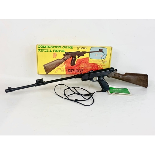 55 - A Sonix Combination Rifle & Pistol RP-007 video game gun in box.