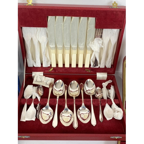 570 - A quantity of vintage silver plated cutlery in cases. 37cm