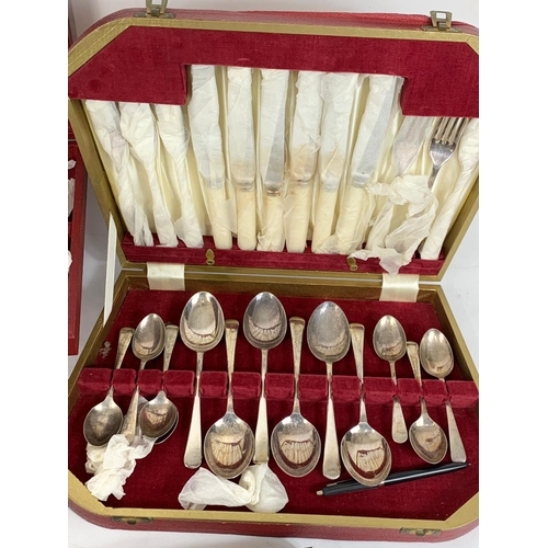 570 - A quantity of vintage silver plated cutlery in cases. 37cm