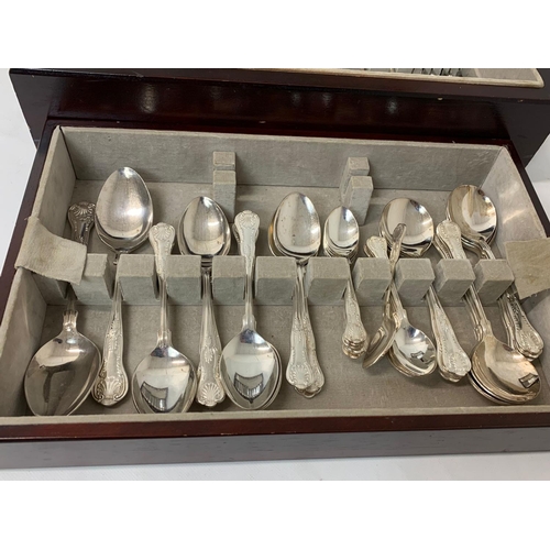 611 - A large canteen of silver plated cutlery. Case measures 46 x 31 x 14cm