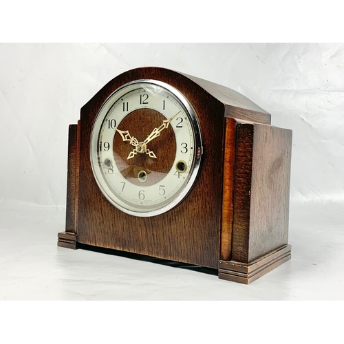 67 - A vintage oak cased mantle clock with key and pendulum. 27 x 14 x 23cm