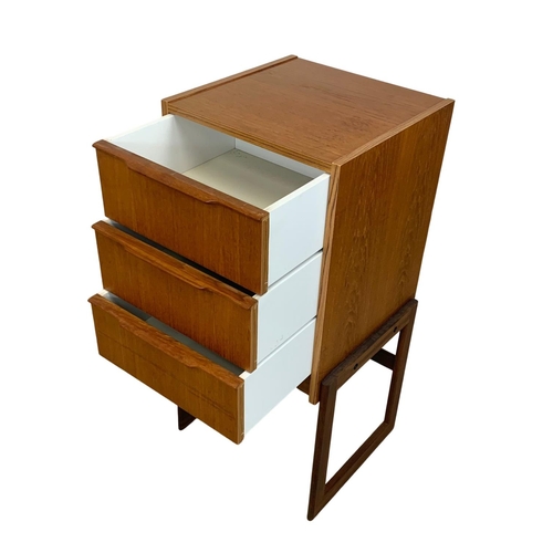 814 - A Danish teak chest of drawers by Steens Denmark. Mid Century. 1960-1970. 44 x 40 x 90.5cm