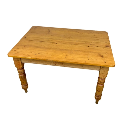 826 - A large Victorian pine farmhouse kitchen table with drawer. Circa 1880. 128 x 96 x 75cm