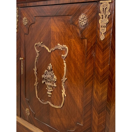 863 - An 18th century style French marble top marquetry cabinet. 85 x 41 x 105cm