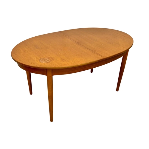 1089 - A teak Mid Century extending dining table and 6 chairs. Open 199 x 91 x 74.5cm. Closed 152.5cm.