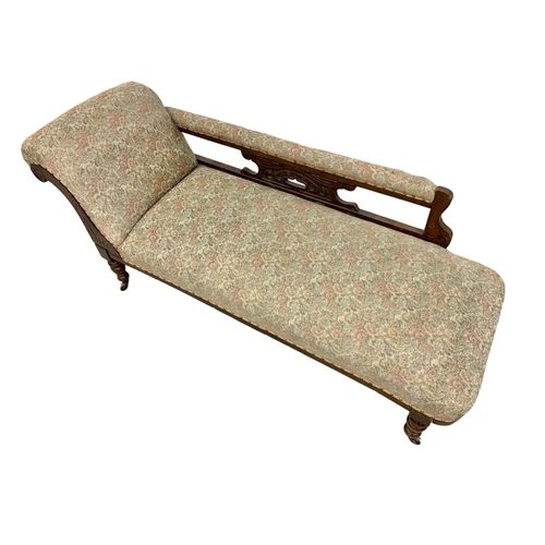 1095 - A late Victorian chaise lounge. Circa 1880. 177cm