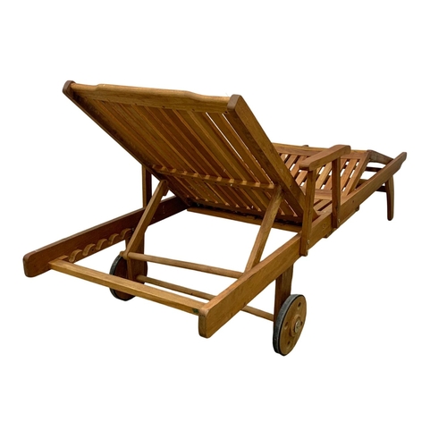 1105 - A large wooden sun lounger. 224cm.