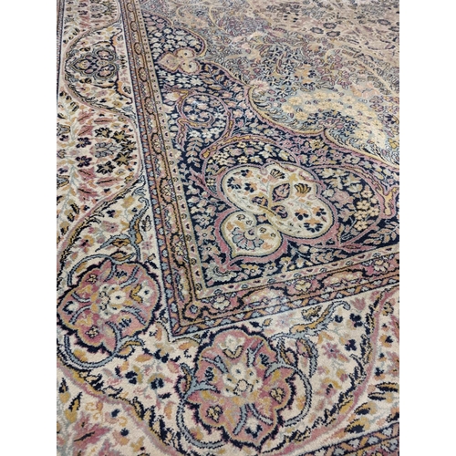 1138 - A very large vintage Middle Eastern style rug. 272x426cm