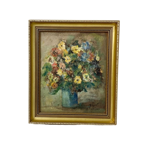 373 - A vintage Still Life oil painting in a gilt frame. 32.5 x 38cm including frame