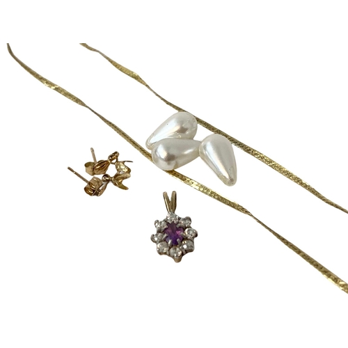 709 - 9ct gold necklace and earrings. Gold weighs 3.5grams, without faux pearls