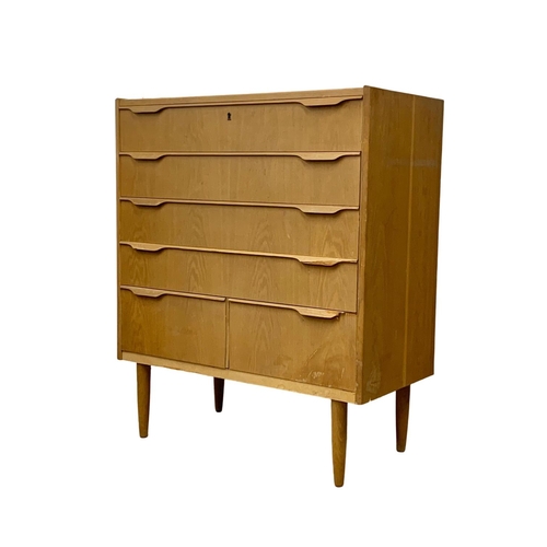 915i - A Danish Mid Century oak chest of drawers. 90 x 45 x 107cm