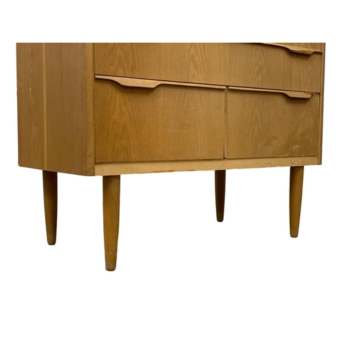 915i - A Danish Mid Century oak chest of drawers. 90 x 45 x 107cm