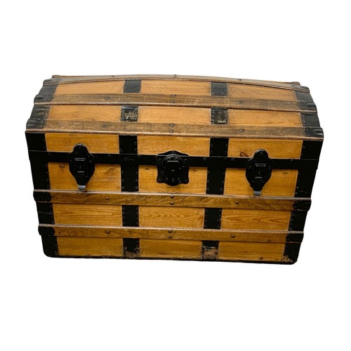 281 - An early 20th century dome top trunk. 86 x 45 x 52cm.