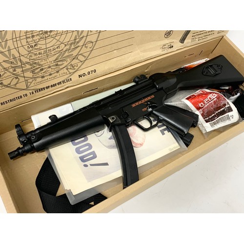 389P - An M5-A4. Automatic electric gun in box. Box measures 75cm