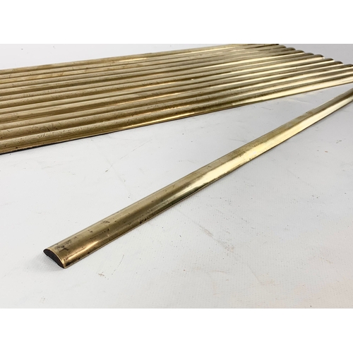 23 - A quantity of vintage brass stair rods 68.5cm.