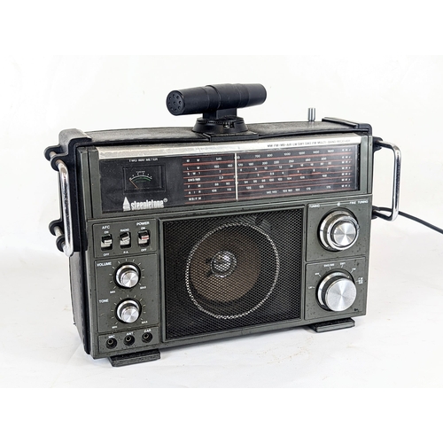 33 - A Steepletone radio, model MBR-7. 36x27cm