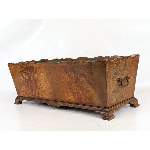 71 - An Edwardian mahogany planter with liner and OGEE feet, in the George III style. 69x27.5x24.5cm