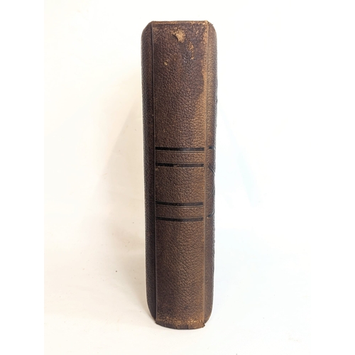 89 - A 19th century leather photo album. 22x28x6cm