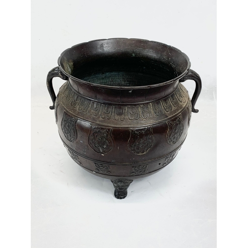 118 - A 19th century Chinese bronze 2 handled pot. 27 x 22cm