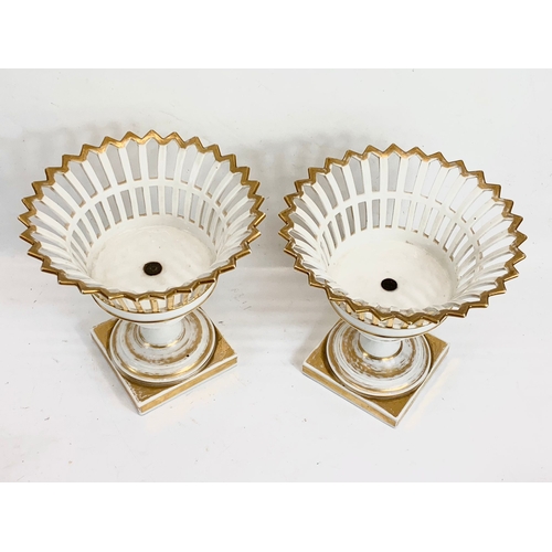 447 - A pair of early 19th century French Paris Porcelain open work centre piece bowls. Circa 1800-1820. 2... 