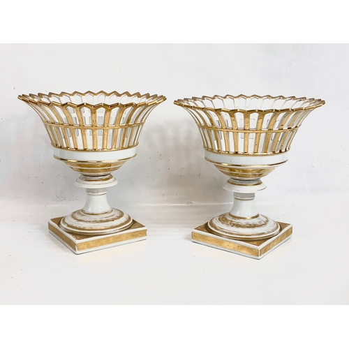 447 - A pair of early 19th century French Paris Porcelain open work centre piece bowls. Circa 1800-1820. 2... 