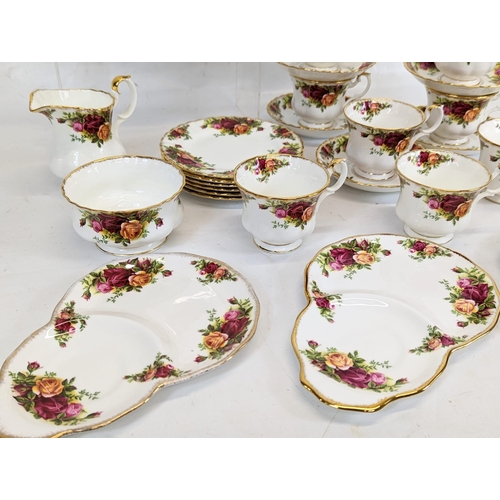 461 - 25 pieces of Royal Albert 