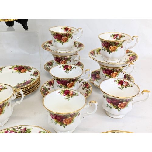 461 - 25 pieces of Royal Albert 