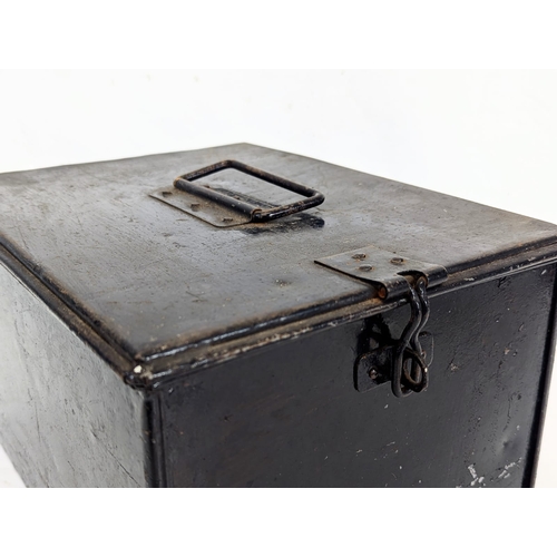 182 - A Victorian document box. 25x33x18cm