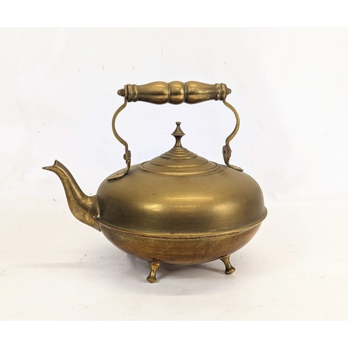 185 - A Victorian brass kettle with an early 20th century copper kettle. 22x35cm