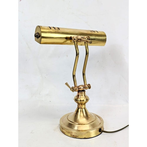 186 - A brass desk lamp. 25.5x32.5cm