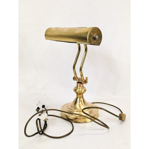 186 - A brass desk lamp. 25.5x32.5cm