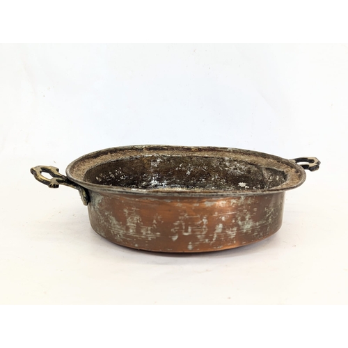 187 - 2 early 20th century copper pans. Largest measures 37cm