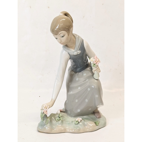 464 - A Lladro figure, 