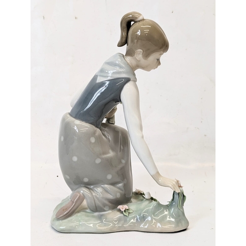 464 - A Lladro figure, 