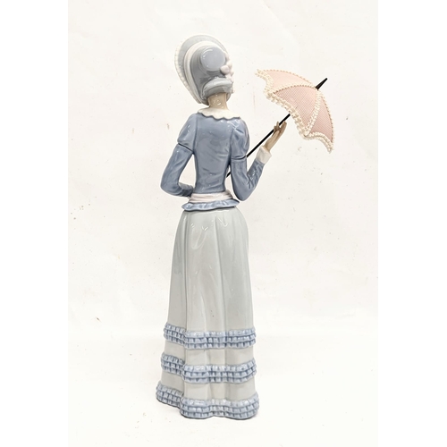 465 - A large Lladro figurine, 