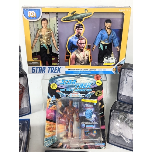 253 - A quantity of Star Trek toys and figures.