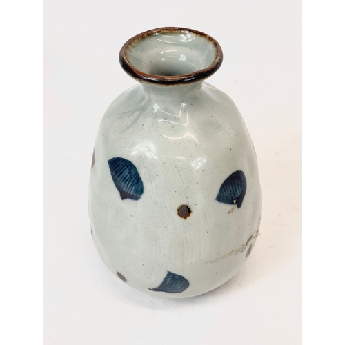 572 - An early 20th century Chinese glazed pottery vase. 12cm